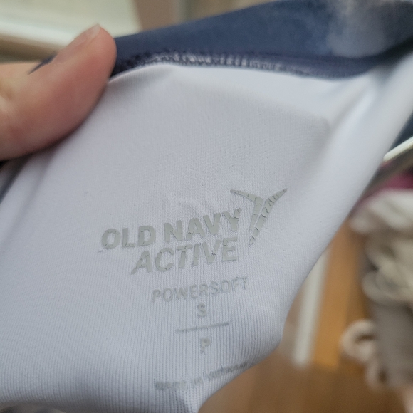 Old navy maternity leggings - Picture 3 of 3
